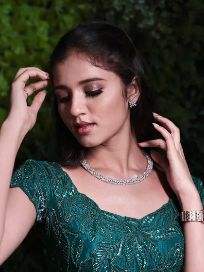 This look is all about being too glam to give a damn. I created a dramatic eye look with a flawless, glowing base for a high-impact cocktail party appearance.