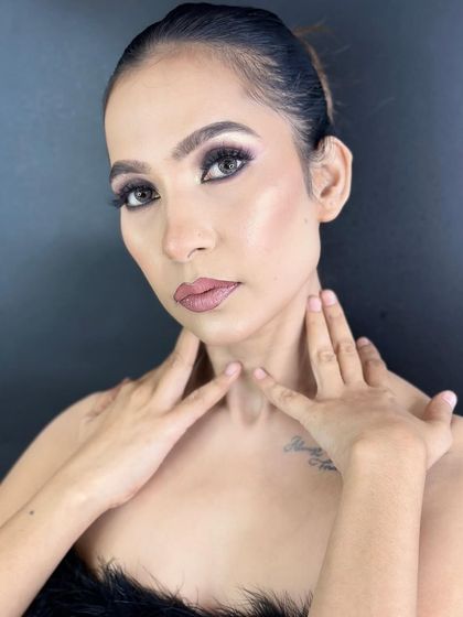 A perfect party makeup look featuring mesmerizing smokey eyes and a glossy base, ideal for evening events.