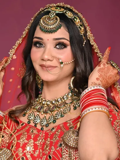 While my focus is commercial, I love creating stunning bridal looks. This modern bridal makeup features a smokey eye with a touch of gold, flawless airbrushed skin, and defined brows, perfect for the bride who wants to look glamorous yet timeless.