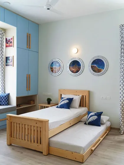 Perfect for kids' rooms and sleepovers, our custom trundle bed combines classic design with space-saving practicality. This solid pine wood bed features a pull-out secondary bed, ensuring you're always ready for guests without sacrificing floor space.
