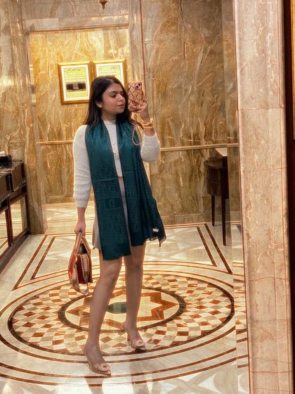 Another mirror selfie of the classy winter ensemble.