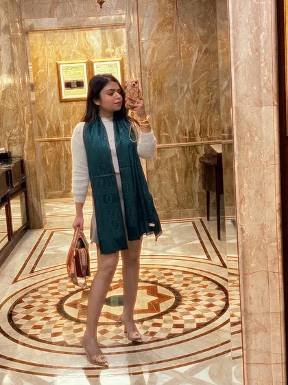 Another mirror selfie of the classy winter ensemble.