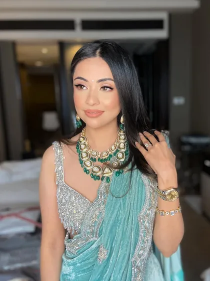 Sanam's complete look, exuding grace and sophistication.