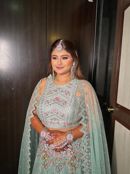 Vibrant Mehendi & Haldi Looks photo 4