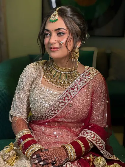 The bride looks poised and beautiful from every angle, thanks to a hairstyle that is both secure and stunning.