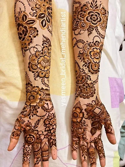 This is a classic full-hand floral bridal design. I use a combination of bold flowers and delicate leafy vines to create a pattern that is both elegant and timeless, extending from the palms to the elbows.
