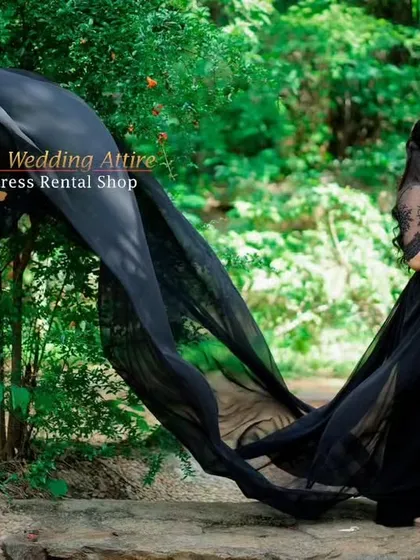 For a chic and powerful look, our black flying tail gown is an excellent choice. The dark, flowing fabric provides a beautiful contrast against natural green backdrops, creating an elegant and memorable maternity portrait.
