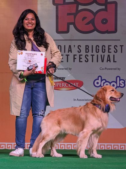 Congratulations to our former student Whiskey and his owner Priya for winning the temptation alley competition at Petfed. Priya is also a graduate of my human training course. We are super proud of their consistency and hard work.