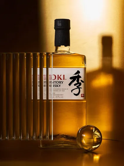 The Toki Suntory Whisky bottle is simple and square, so I added props to create interest. Here, a piece of fluted glass and a crystal sphere refract the light and the bottle, creating intriguing distortions and shadows.