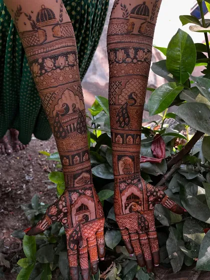 Another view of the peacock and palace mehendi. The rich, dark stain of the organic henna stands out beautifully against the bride's skin.