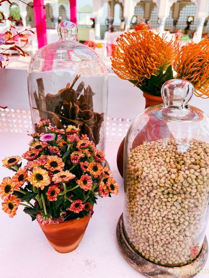 For the Mehendi, I used spices in glass cloches as part of the decor. Here, dried cinnamon and coriander seeds add an unexpected and aromatic element to the tablescape.