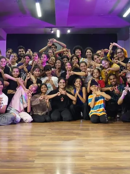 The full community that participated in this special intensive class.