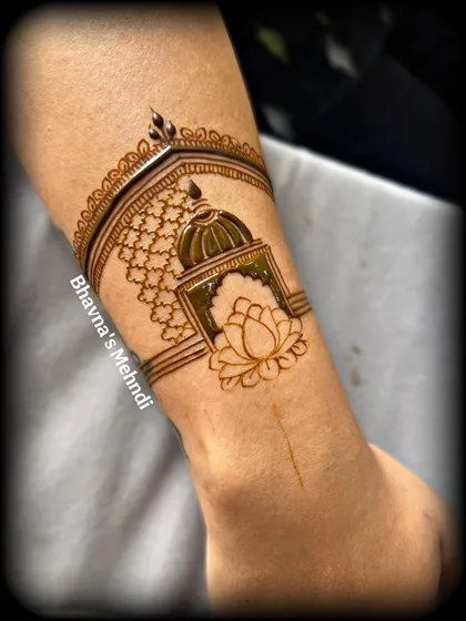 A simple cuff design with a lotus motif. This is a great starting point for beginners to practice their skills.