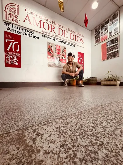 Arriving at my temple in Madrid, the legendary Amor de Dios studio. It's always an emotional and nostalgic feeling to be back in this space, which is a hub for the world's Flamenco community.