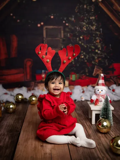 Holiday mini sessions are a perfect way to celebrate the season. This joyful Christmas shoot captures the magic of the holidays with a festive backdrop and a very happy little reindeer.