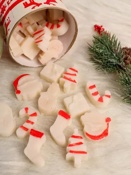 Christmas melts anyone? Our holiday-themed wax melts come in shapes like Santa Claus, stockings, candy canes, and snowmen.
