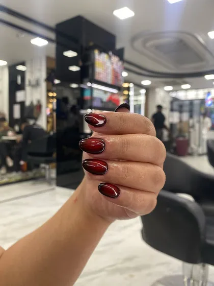 The final look of the Korean airbrush nails, a bold and beautiful design that is currently very popular.