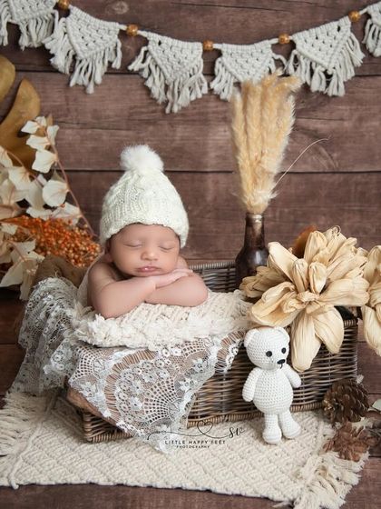 Little man, big dreams. This cozy boho setup with a wicker basket, teddy bear, and macrame details is perfect for a modern, rustic nursery.