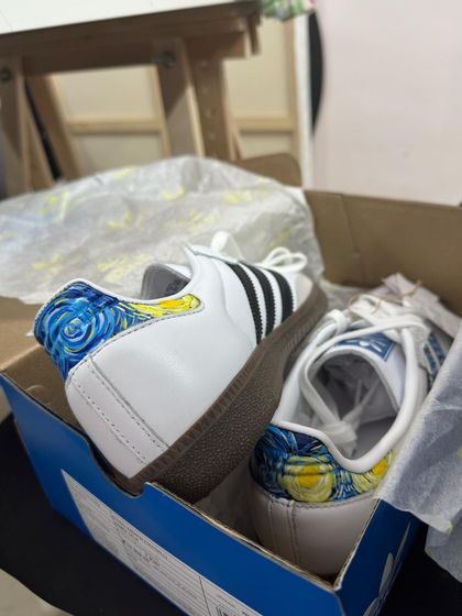 A small touch of "Starry Night" on the heel of these Adidas Sambas.