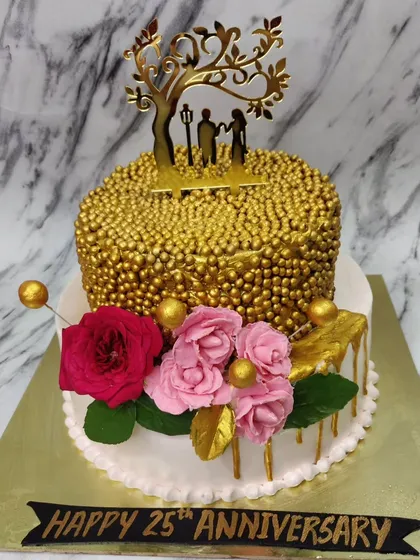 A chocolaty vintage gesture for an old-school couple celebrating their quarter-century together. This 25th-anniversary cake is pure gold!