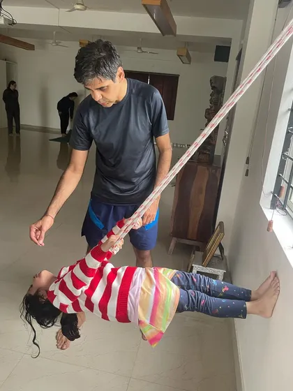 I believe in guiding each child with gentle support. Here, we are using ropes not for advanced poses, but to build trust and explore movement in a playful, safe way. It’s about discovering strength with a sense of fun.