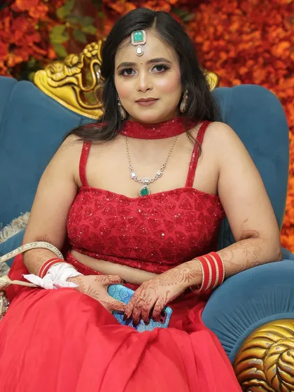 A final shot of this stunning red lehenga look. The makeup is designed to be picture-perfect.