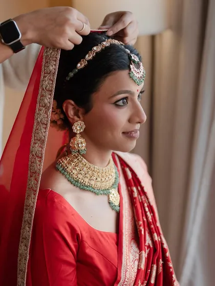Nothing is more classic than a bride in a traditional red saree. To balance the vibrant color, I created a look with kohl-rimmed eyes for timeless definition, paired with fresh, glowing skin and a floral bun, ensuring the overall feel was elegant and rooted in tradition.