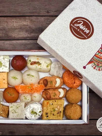 Another one of our customizable Diwali mithai boxes. This one is packed with a vibrant mix of laddoos, barfis, and chenna sweets.