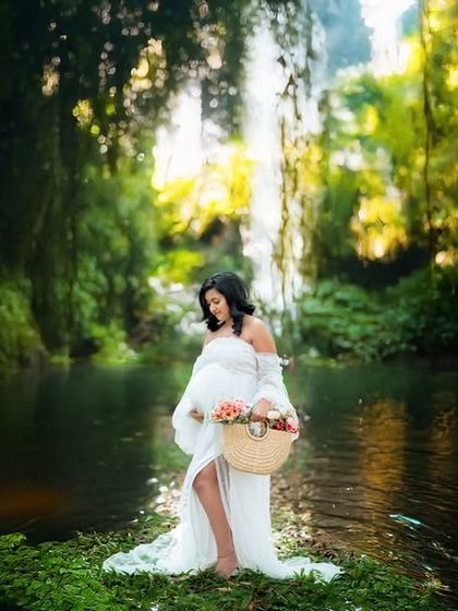 A truly magical and creative shot, placing the mother-to-be in the heart of a serene water body. This kind of portrait turns a maternity photo into a work of art.