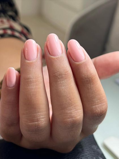 A final look at this elegant Russian manicure. The soft pink gel polish gives the nails a timeless and sophisticated finish, suitable for any occasion. This service is all about enhancing the beauty of your natural nails.