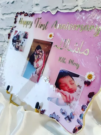 Another view of this beautiful first anniversary frame. The purple and white resin with dried flowers creates a lovely backdrop for their memories.