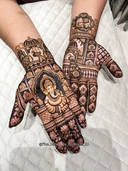 A divine Ganesha portrait at the center of the palm, perfect for starting any auspicious occasion. The design is complemented by architectural elements and lotus flowers.