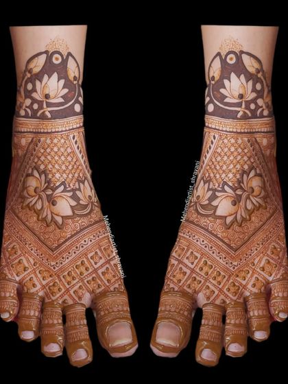 Elegant Foot Mehendi photo 4