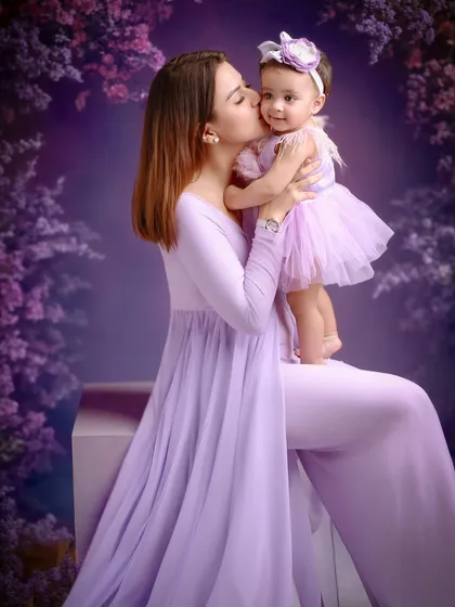 These moments are for the whole family. We encourage parents to join in, creating tender portraits like this one that you will cherish for a lifetime.