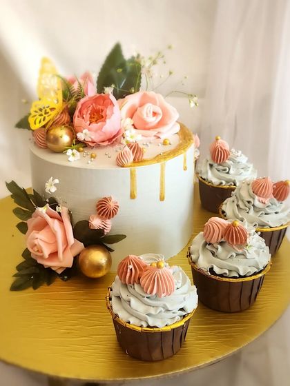A closer look at our elegant floral cake and cupcake combo, perfect for Valentine's Day or any romantic occasion.