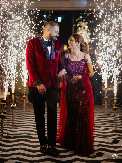 Making an entrance with a shower of sparks. This Sangeet night was all about high energy and glamour, and this shot captures that playful, celebratory spirit perfectly.