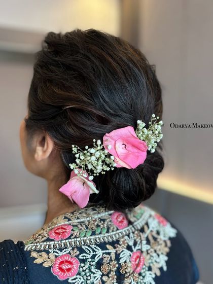 Expert Hairstyling: Braids, Buns & Waves photo 11