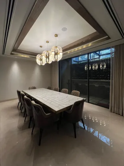 Geometric shapes meet Art Deco elegance in this dining setup. Gold accents beautifully contrast with a mix of rich materials, creating a space that is both modern and timeless.