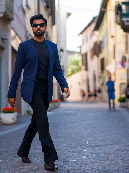 A full-length view of the lapel-free blazer, perfect for exploring a new city in style.