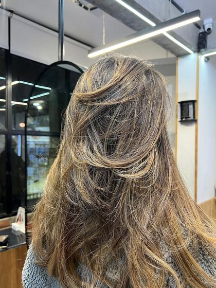 A closer look at the texture and dimension in this lived-in brunette color.