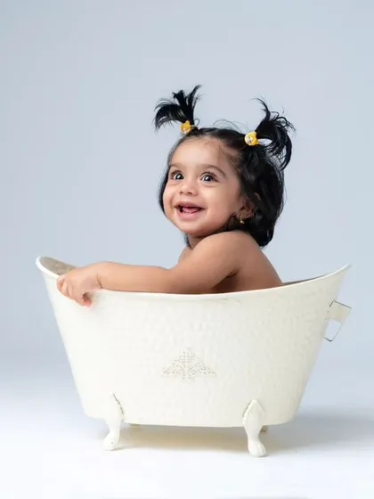 After the messy fun of a cakesmash, we move to a clean and bubbly splash session. These post-cake bath time photos are always full of adorable expressions and happy splashes, a perfect end to the celebration.