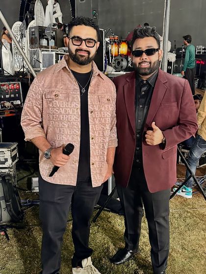 With my favorite singer, the very talented Siddharth Mahadevan.