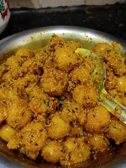 For those who prefer a savoury taste, I also make a spicy amla achar. The tartness of the amla is balanced with mustard oil and spices like kalonji and methi.