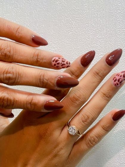 Another view of the stylish brown and leopard print combination.