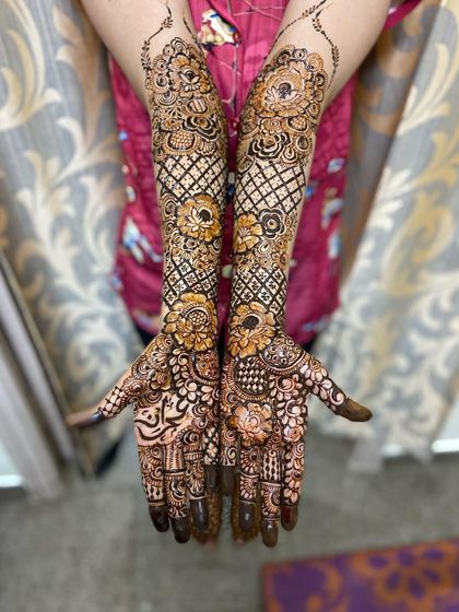 A clear view of the same design.