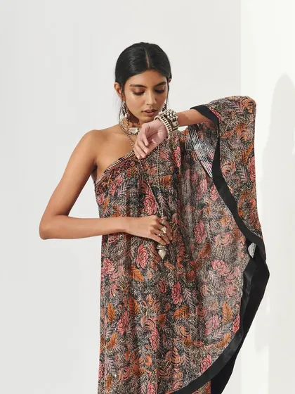 An elegant one-shoulder printed kaftan-style dress. The makeup is kept soft and minimal, with a focus on beautiful, radiant skin to complement the effortless vibe of the outfit.