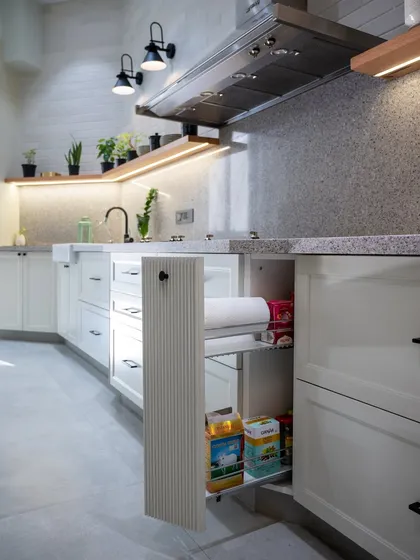 The vertical pull-out drawer in action. This is how we turn forgotten spaces into highly functional storage, ensuring every inch of your kitchen is working for you.