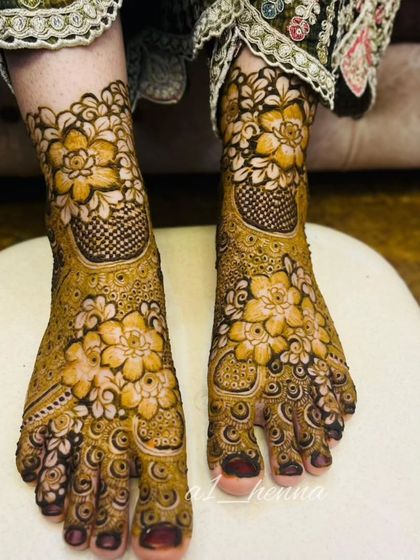 A clear, top-down view of the floral foot design, highlighting the shading and detail within each flower.