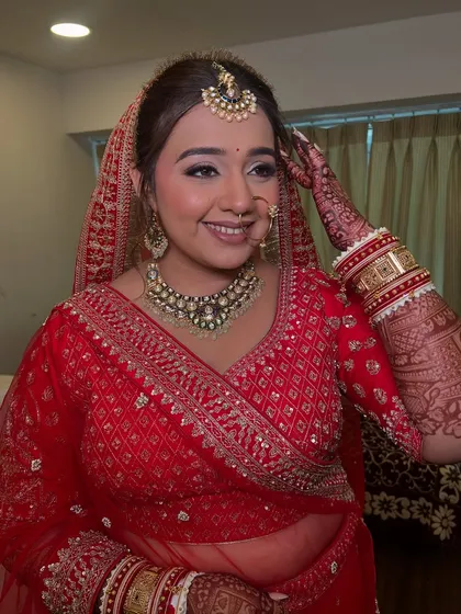 This side profile highlights the neatness of the bridal bun and how it supports the placement of the maang tikka and other hair accessories.
