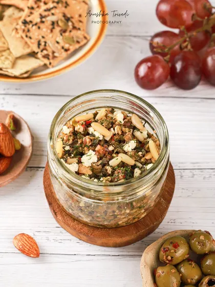 The same delicious dip, this time packaged in a glass jar. This shot is perfect for brands, showing the product as it would be sold.